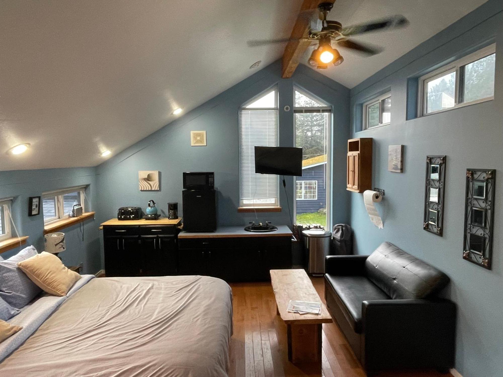 Oceanfront Studio/Loft: Alpacas, Oysters & Kayaks Shelton Exterior photo